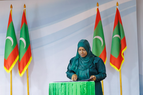Councillors taking oath during the 5th term Fonadhoo Council ceremony and members appointed to the Women’s Development Committee
