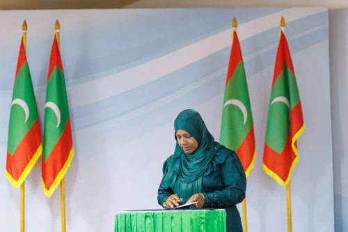 Councillors taking oath during the 5th term Fonadhoo Council ceremony and members appointed to the Women’s Development Committee