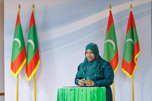 Councillors taking oath during the 5th term Fonadhoo Council ceremony and members appointed to the Women’s Development Committee