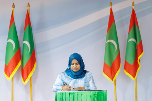 Councillors taking oath during the 5th term Fonadhoo Council ceremony and members appointed to the Women’s Development Committee