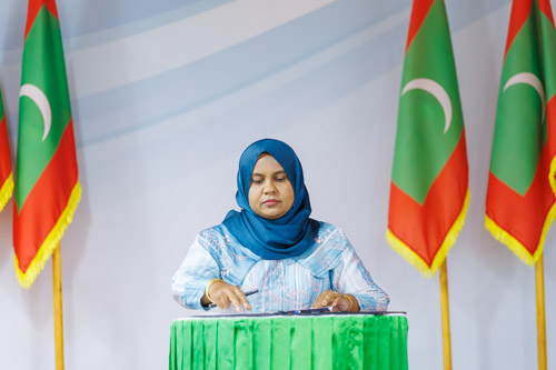 Councillors taking oath during the 5th term Fonadhoo Council ceremony and members appointed to the Women’s Development Committee