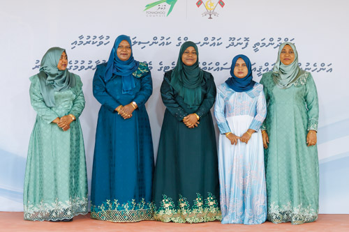 Councillors taking oath during the 5th term Fonadhoo Council ceremony and members appointed to the Women’s Development Committee