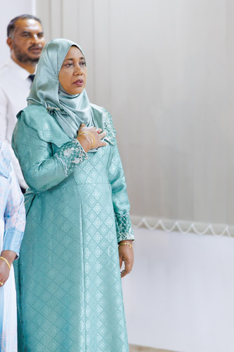 Councillors taking oath during the 5th term Fonadhoo Council ceremony and members appointed to the Women’s Development Committee