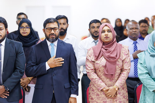 Councillors taking oath during the 5th term Fonadhoo Council ceremony and members appointed to the Women’s Development Committee