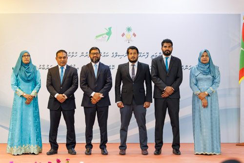 Councillors taking oath during the 5th term Fonadhoo Council ceremony and members appointed to the Women’s Development Committee