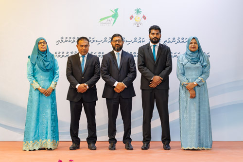Councillors taking oath during the 5th term Fonadhoo Council ceremony and members appointed to the Women’s Development Committee