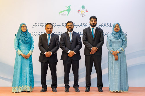 Councillors taking oath during the 5th term Fonadhoo Council ceremony and members appointed to the Women’s Development Committee