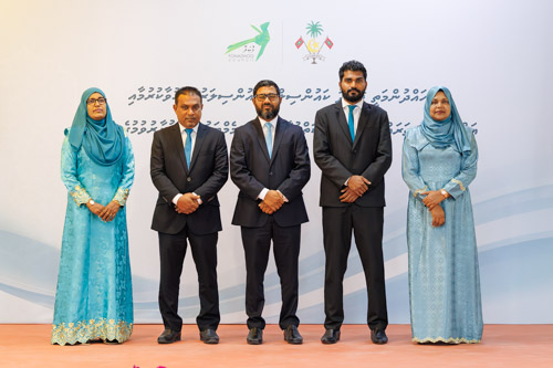 Councillors taking oath during the 5th term Fonadhoo Council ceremony and members appointed to the Women’s Development Committee