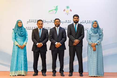 Councillors taking oath during the 5th term Fonadhoo Council ceremony and members appointed to the Women’s Development Committee