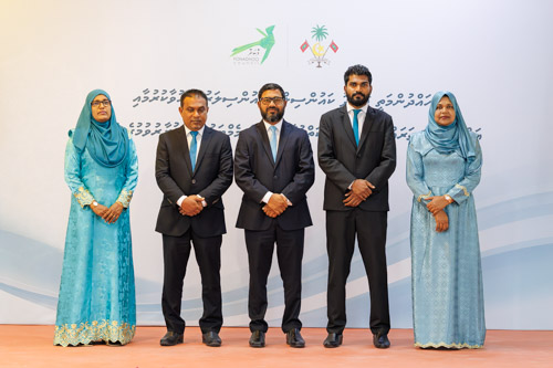 Councillors taking oath during the 5th term Fonadhoo Council ceremony and members appointed to the Women’s Development Committee