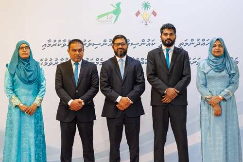 Councillors taking oath during the 5th term Fonadhoo Council ceremony and members appointed to the Women’s Development Committee