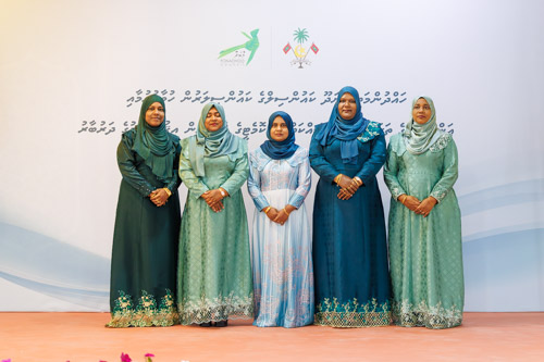 Councillors taking oath during the 5th term Fonadhoo Council ceremony and members appointed to the Women’s Development Committee