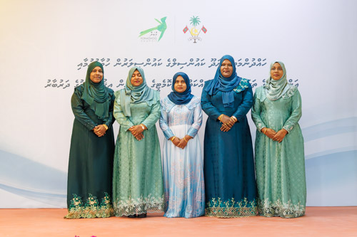 Councillors taking oath during the 5th term Fonadhoo Council ceremony and members appointed to the Women’s Development Committee
