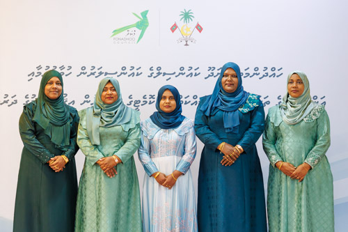 Councillors taking oath during the 5th term Fonadhoo Council ceremony and members appointed to the Women’s Development Committee