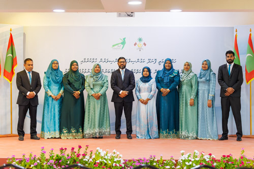 Councillors taking oath during the 5th term Fonadhoo Council ceremony and members appointed to the Women’s Development Committee