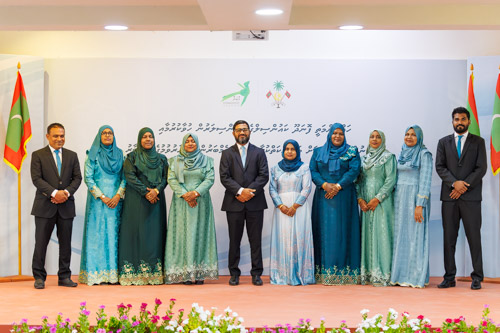 Councillors taking oath during the 5th term Fonadhoo Council ceremony and members appointed to the Women’s Development Committee