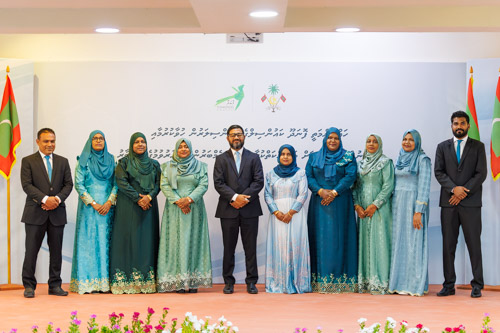Councillors taking oath during the 5th term Fonadhoo Council ceremony and members appointed to the Women’s Development Committee