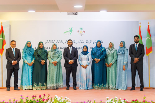 Councillors taking oath during the 5th term Fonadhoo Council ceremony and members appointed to the Women’s Development Committee