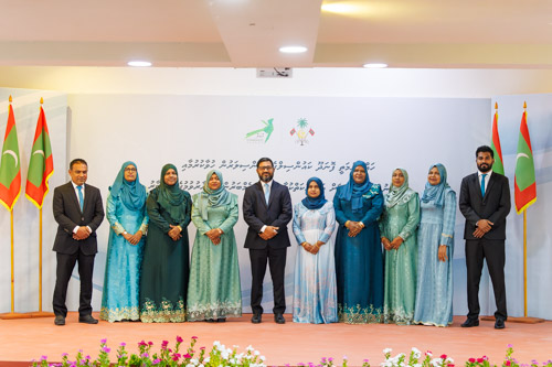 Councillors taking oath during the 5th term Fonadhoo Council ceremony and members appointed to the Women’s Development Committee