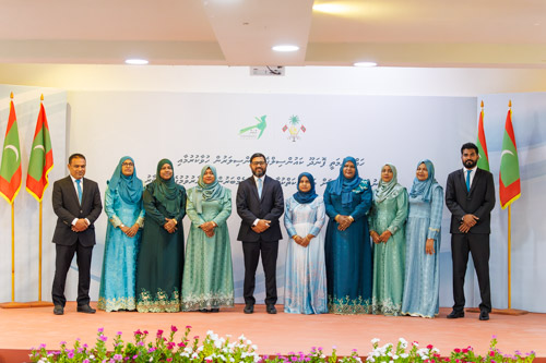 Councillors taking oath during the 5th term Fonadhoo Council ceremony and members appointed to the Women’s Development Committee
