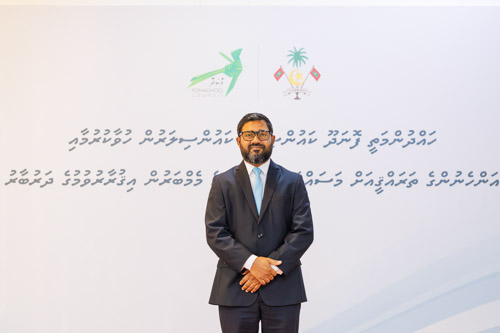 Councillors taking oath during the 5th term Fonadhoo Council ceremony and members appointed to the Women’s Development Committee