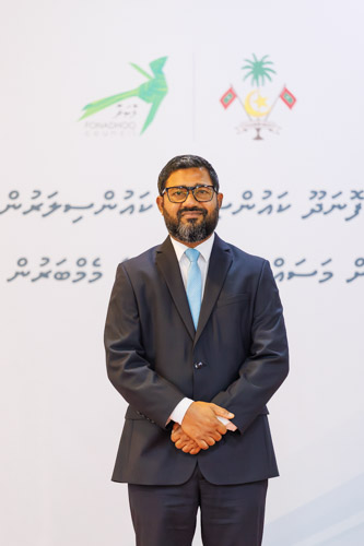 Councillors taking oath during the 5th term Fonadhoo Council ceremony and members appointed to the Women’s Development Committee