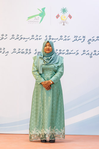 Councillors taking oath during the 5th term Fonadhoo Council ceremony and members appointed to the Women’s Development Committee