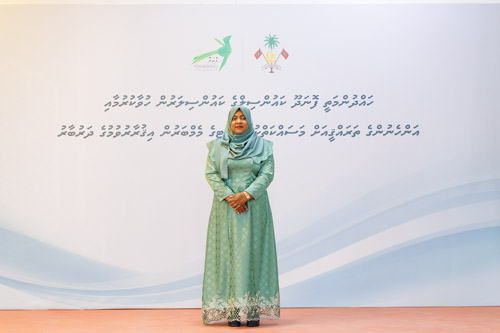 Councillors taking oath during the 5th term Fonadhoo Council ceremony and members appointed to the Women’s Development Committee