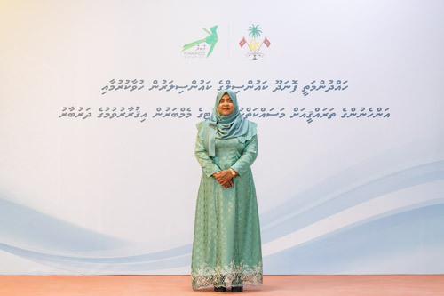 Councillors taking oath during the 5th term Fonadhoo Council ceremony and members appointed to the Women’s Development Committee