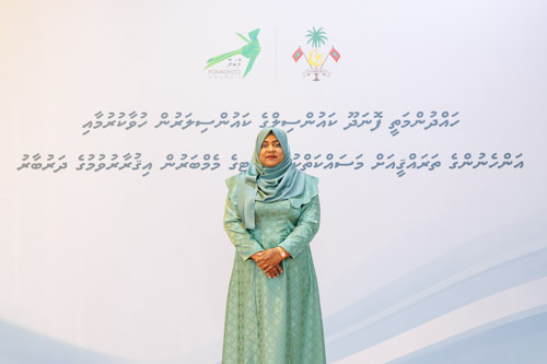 Councillors taking oath during the 5th term Fonadhoo Council ceremony and members appointed to the Women’s Development Committee