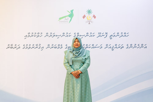 Councillors taking oath during the 5th term Fonadhoo Council ceremony and members appointed to the Women’s Development Committee