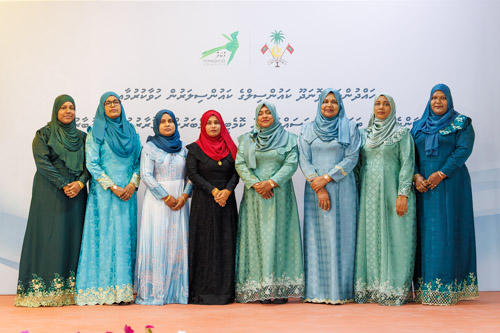 Councillors taking oath during the 5th term Fonadhoo Council ceremony and members appointed to the Women’s Development Committee