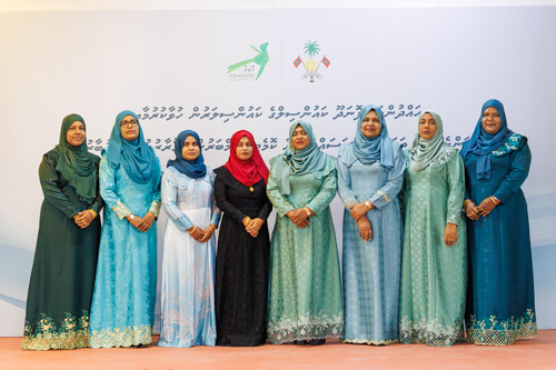 Councillors taking oath during the 5th term Fonadhoo Council ceremony and members appointed to the Women’s Development Committee