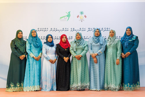 Councillors taking oath during the 5th term Fonadhoo Council ceremony and members appointed to the Women’s Development Committee