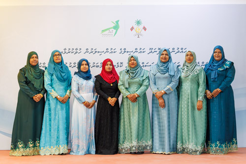Councillors taking oath during the 5th term Fonadhoo Council ceremony and members appointed to the Women’s Development Committee