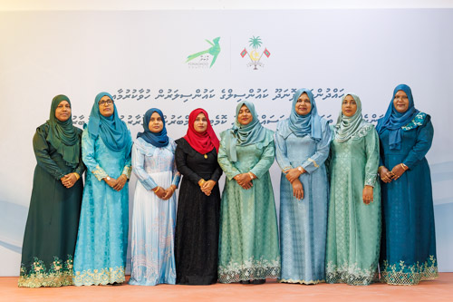 Councillors taking oath during the 5th term Fonadhoo Council ceremony and members appointed to the Women’s Development Committee