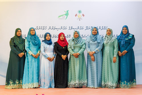 Councillors taking oath during the 5th term Fonadhoo Council ceremony and members appointed to the Women’s Development Committee