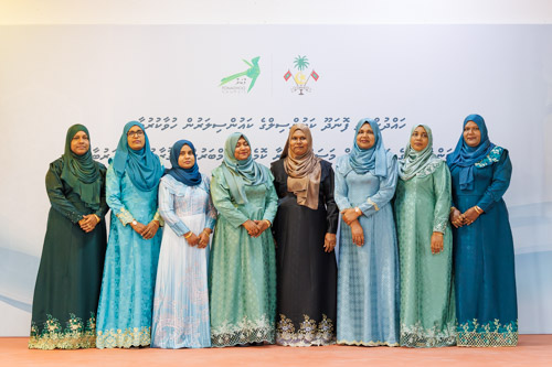 Councillors taking oath during the 5th term Fonadhoo Council ceremony and members appointed to the Women’s Development Committee