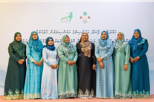Councillors taking oath during the 5th term Fonadhoo Council ceremony and members appointed to the Women’s Development Committee