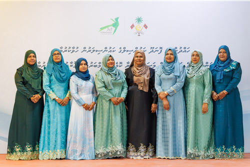 Councillors taking oath during the 5th term Fonadhoo Council ceremony and members appointed to the Women’s Development Committee