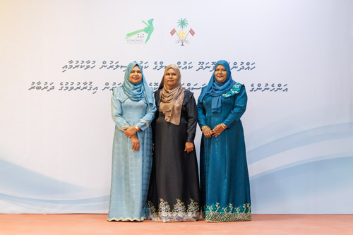 Councillors taking oath during the 5th term Fonadhoo Council ceremony and members appointed to the Women’s Development Committee