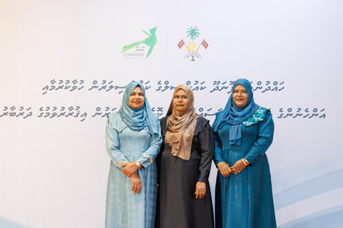 Councillors taking oath during the 5th term Fonadhoo Council ceremony and members appointed to the Women’s Development Committee