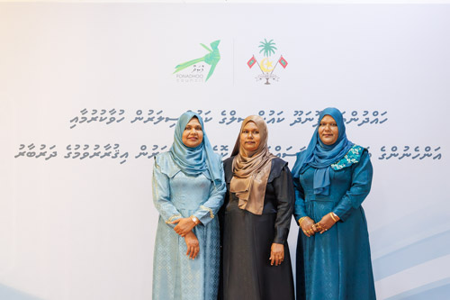 Councillors taking oath during the 5th term Fonadhoo Council ceremony and members appointed to the Women’s Development Committee