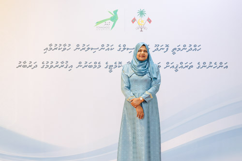 Councillors taking oath during the 5th term Fonadhoo Council ceremony and members appointed to the Women’s Development Committee