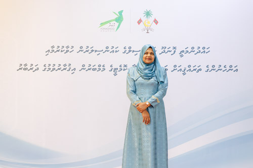 Councillors taking oath during the 5th term Fonadhoo Council ceremony and members appointed to the Women’s Development Committee