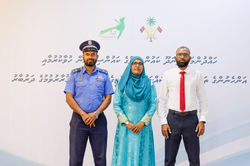 Councillors taking oath during the 5th term Fonadhoo Council ceremony and members appointed to the Women’s Development Committee