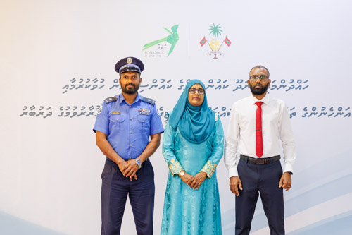 Councillors taking oath during the 5th term Fonadhoo Council ceremony and members appointed to the Women’s Development Committee