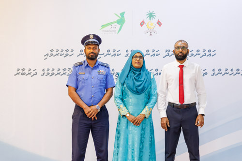 Councillors taking oath during the 5th term Fonadhoo Council ceremony and members appointed to the Women’s Development Committee
