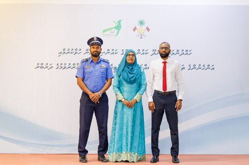 Councillors taking oath during the 5th term Fonadhoo Council ceremony and members appointed to the Women’s Development Committee