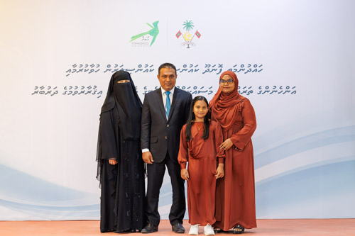 Councillors taking oath during the 5th term Fonadhoo Council ceremony and members appointed to the Women’s Development Committee